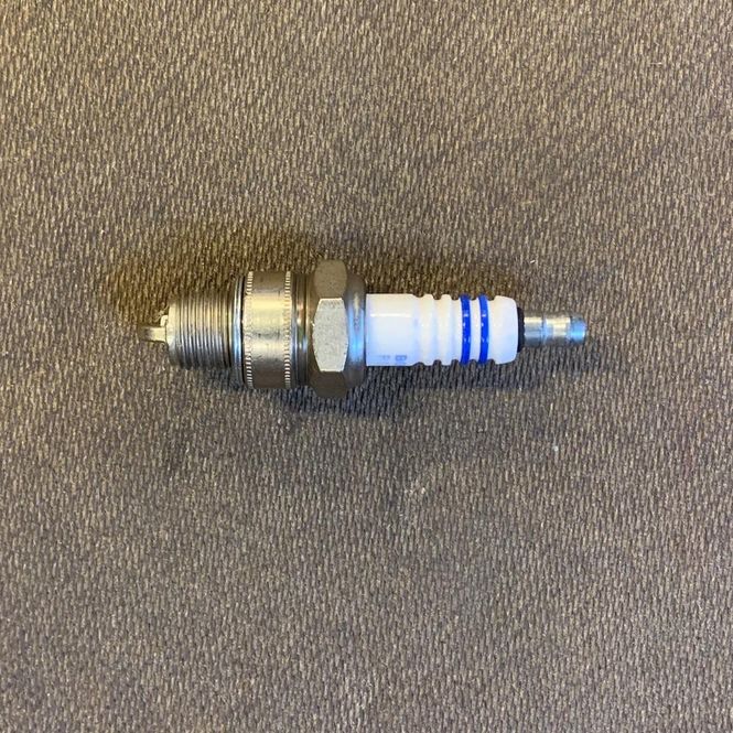 Hovedbilde MB10A Tennplugg